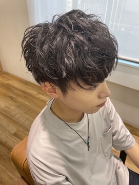 ネイビー(NAVY) メンズヘアで大人気の前下がりマッシュ×スパイラルパーマ