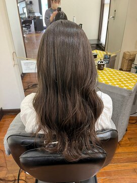 美容室 メザミー MESAMIES オリーブカラーブリーチロングサラツヤ髪人気カラー