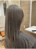 パツっとミディ シルバーグレージュ ツヤ髪スタイル/新宿