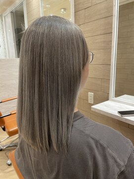 アロマ ヘアー ルーム 新宿店(AROMA hair room) パツっとミディ シルバーグレージュ ツヤ髪スタイル/新宿