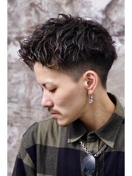 クロムトウキョウ ザ バーバー 新宿本店(CHROM TOKYO the Barber) ツーブロックショートパーマスタイル