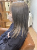 オリーブベージュ