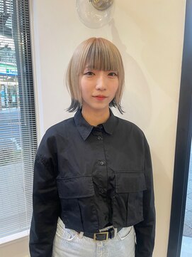 ヘアーアイスカルテット(HAIR ICI QUARTET) くびれボブミニウルフ透明感シルバーアッシュグレージュカラー