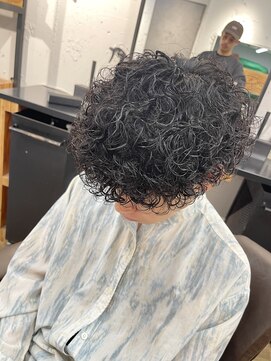 クオンヒール 淀屋橋店(QUON HEAL) スペインカール/スパイキーショート/フェザーパーマ/フェード×