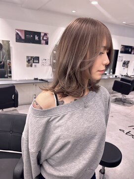 キング 心斎橋店(K!ng) ハイライトカラーミルクティーベージュレイヤーカット