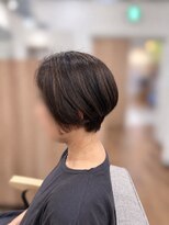 ヒビ(hibi)&nbsp;丸みショートボブ×すっきり襟足