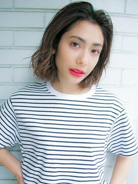 ルティア(Lutia) ハイライト 切りっぱなしボブ センターパート