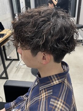 フイ 代々木(Hui) アップバング/メンズツーブロックマッシュ/束感ショート波巻き