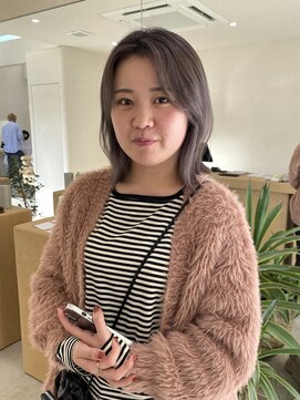 キュー(que) ラベンダーグレージュ　レイヤーボブ