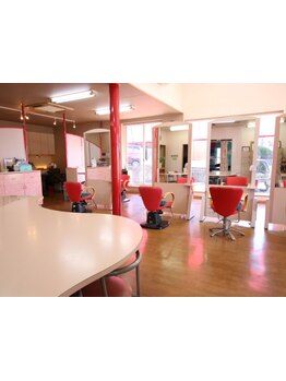 ベテランのスタッフがお客様のお悩みを一緒に考え、解決出来るようお手伝いさせていただきます。