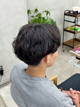 レヴィア(REVIA) メンズセンターパート刈り上げツーブロックメンズカット