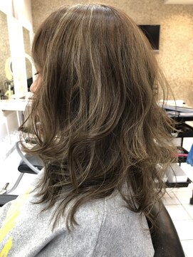 ヘアーデザインムーヴ(Hair design MOVE) 白髪ぼかしハイライト　セミロング