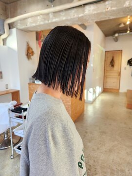 スタンド(STAND) やや前下がりのパッツン