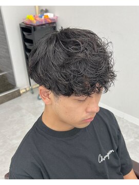 ジーニー 新百合ヶ丘(Genie) フェザーパーマサーフカール刈り上げセンターパート