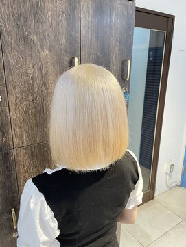 アジールヘア 池袋東口店(agir hair) ☆人気/ホワイトブロンド/ホワイトカラー/切りっぱなしボブ/池袋
