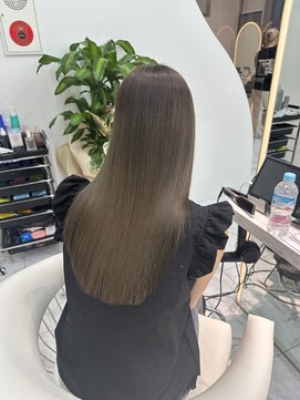 ロンドルピナス 小倉(Lond Lupinus) ミディアムヘア暗めカラー/デザインカラー/フェイスフレーミング