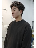 ソーレ(sole) ニュアンスパーマセンターパートメンズショート刈り上げ