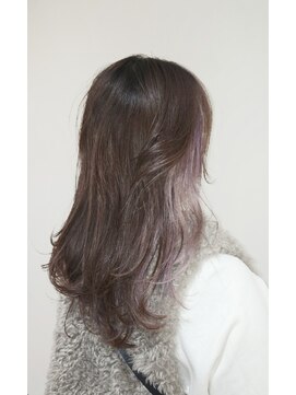 柔らかなラベンダーのインナーカラー