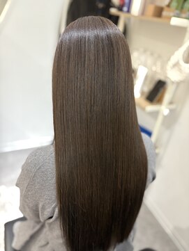 エスト(est) 30代/美髪ストレート/シックな羨望しっとり艶髪が◎