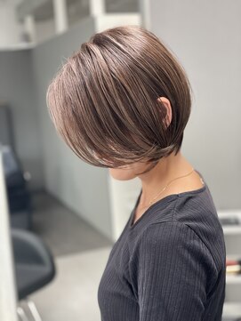 アユニ(Auni) 前髪なし大人ショートボブ/ナチュラルベージュ