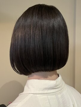 シリ アンド ブラント(siri and brunt) 暗髪オリーブカラー×ぱつっとボブ