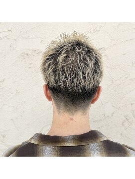 モップアップ(Mop up) 金髪刈り上げショート