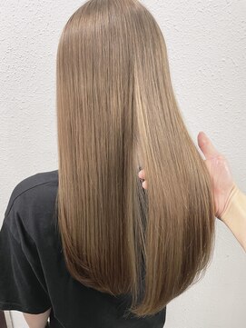 ジェナ(Jena) ケアブリーチオンカラーで外国人風明るめベージュ