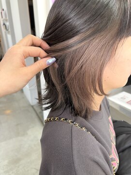 ルームスヘアー(Rooms Hair) シルバーベージュのインナーカラー