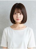 毛先を内側にワンカールさせた上品で可愛らしいボブスタイル