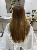 バレイヤージュビフォー　赤み・黄みが残る施術前の状態　