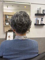 ソウハギワラ 新中野(SO-hagiwara)&nbsp;グレイヘアパーマスタイル
