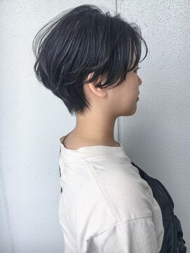 テトヘアー(teto hair) short[丸みショート、無造作カール、前下がり、センターパート]