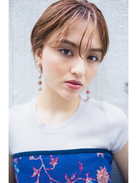 ピズム(PISM) センターパート×耳かけハンサムショート/フォギーベージュ