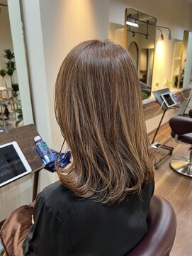 アルボーテルジェ(Art BeAute' ROUGET) 白髪ぼかしハイライト☆大人女性向け鎖骨ミディアム☆