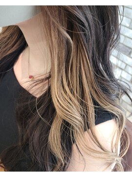 ネオリーブルカ 御茶ノ水店(Neolive Luca) ブリーチ一回で"ホワイトベージュ"周りと被らないインナーカラー