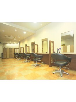 初めての方でも緊張せずリラックスして過ごせる雰囲気が◎お客様一人一人のなりたいを叶えます。