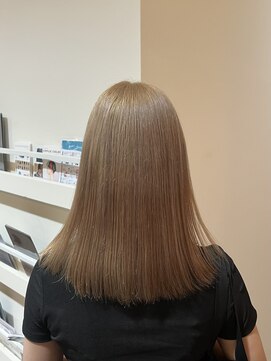 ユニ(Uni.) ベージュカラー