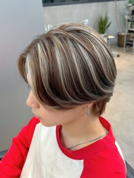 トゥイン 八王子(TWIN) メンズハイライトブリーチカラー刈り上げセンターパート