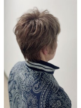 ミセスショートレイヤー×グレイぼかし×ハイライト