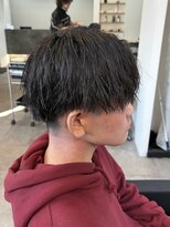 ヒュイル バイ ニアウ(Hwyl by Niau) MEN’S HAIR/ツイストスパイラル/センターパート/伊勢崎市