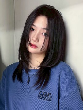 アイティー バイ アルバム 浦和店(IT by ALBUM) ダークアッシュミディアム顔周りレイヤー似合わせカット_F21414