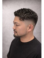 ワンワンオー バーバーショップ 長浜店(@110 BARBER SHOP)&nbsp;濡れ髪質感の波打ちパーマ×スキンフェード