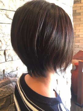 アンチブー(ANTIBOO) 前下がりショートヘアー