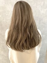 イール(iIIL)&nbsp;【iIIL hair lounge】透け感ことりベージュ　外国人風