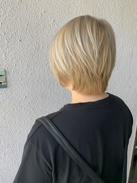 ディー エメ(D-aimer-) プラチナ・ブロンド・ショート　【２ＷＡＹカラー・カット】