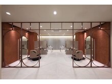 シャンプーは席で行え、シャンプー時に移動せずに施術を受けて頂けます♪