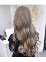リア(riah) ダブルカラーミルクティーベージュレイヤーカット韓国ヘア