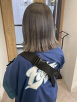 ミュラ(mulah)&nbsp;ダブルカラーシルバーグレージュ＊切りっぱなしミディアムボブ