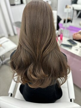 アイヴィ 表参道(IVY) ブリーチなしで作る柔らかベージュ艶感たっぷり