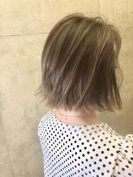 キー(key) アッシュベージュ